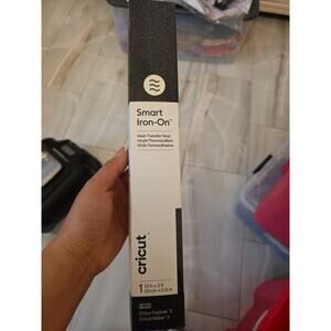 New Cricut Smart Iron on 2008939 Heat Transfer Vinyl Black 13 in x 9 ft